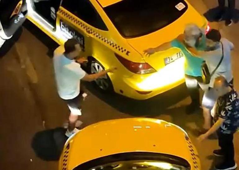 Avcılarda taksicilerin müşteri alma kavgası: Yumruk atıp yerde sürüklediler