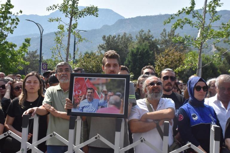 Ferdi Zeyrek, Manisada son yolculuğuna uğurlandı