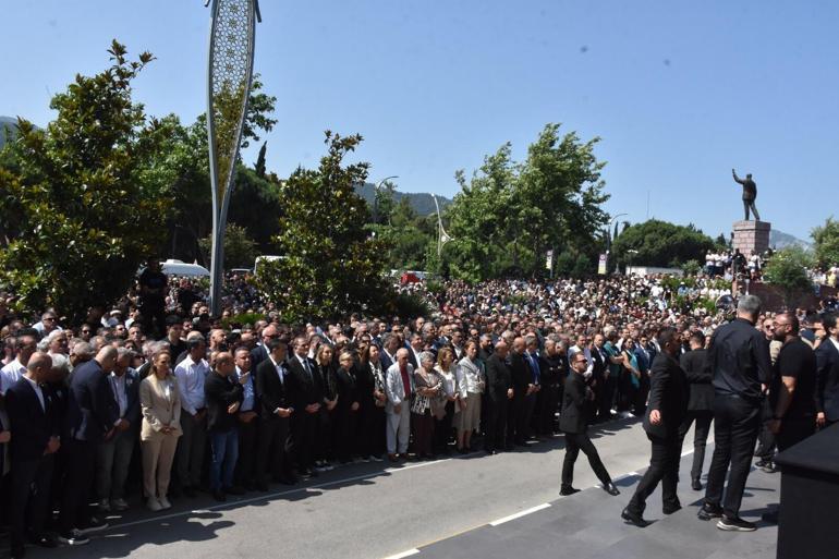 Ferdi Zeyrek, Manisada son yolculuğuna uğurlandı