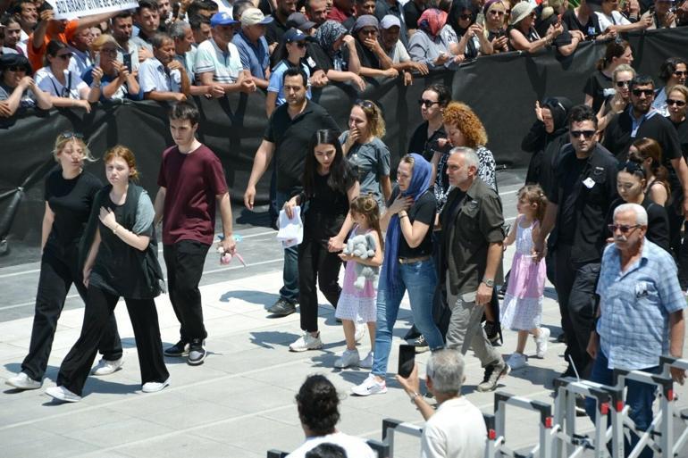 Ferdi Zeyrek, Manisada son yolculuğuna uğurlandı