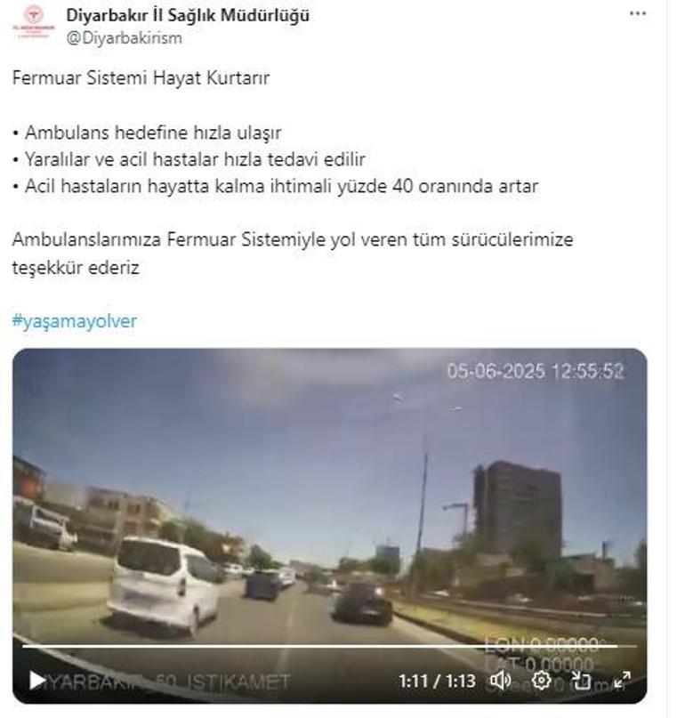Sürücülerin fermuar yöntemiyle ambulansa yol verdiği anlar kamerada