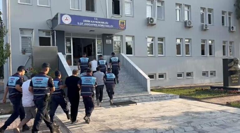 Turistleri taşıyan otobüsün camını kırıp, şoförünü yaralayan 5 şüpheli tutuklandı