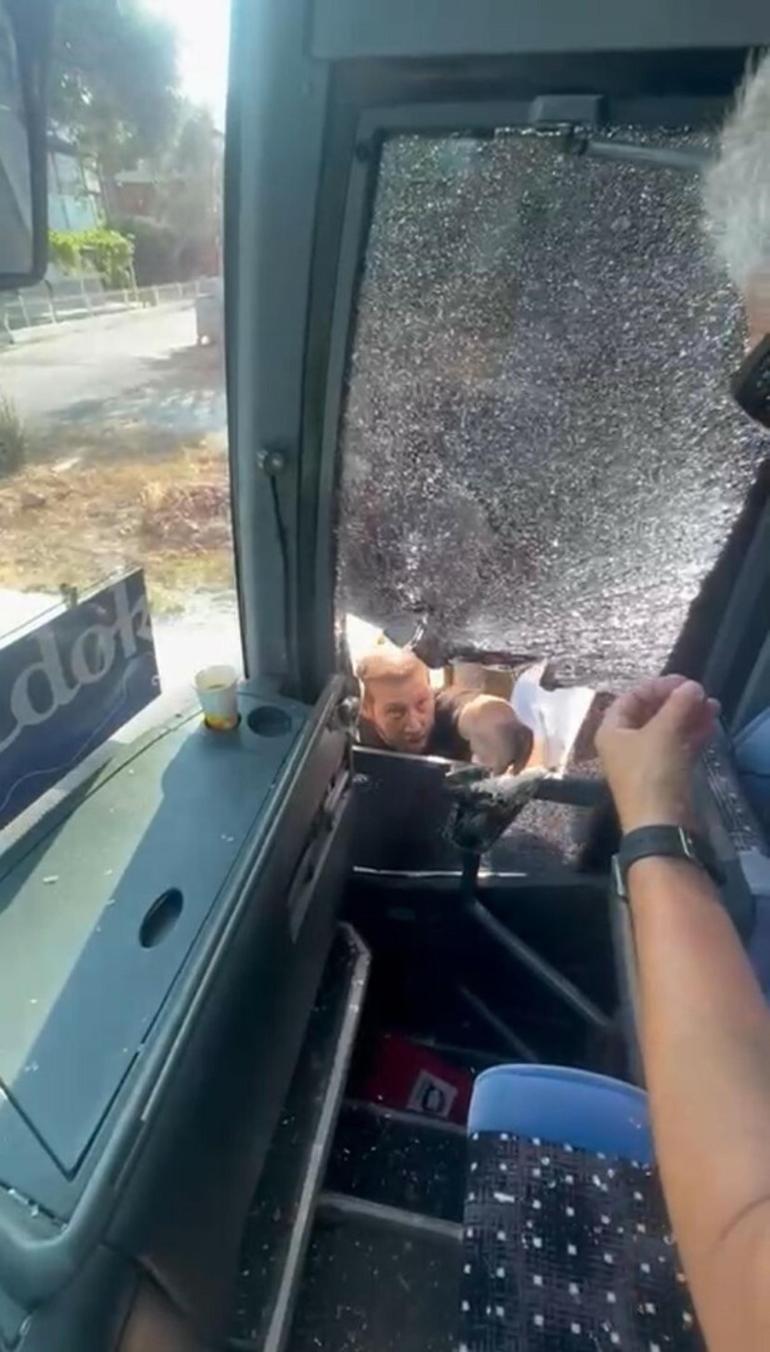 Turistleri taşıyan otobüsün camını kırıp, şoförünü yaralayan 5 şüpheli tutuklandı