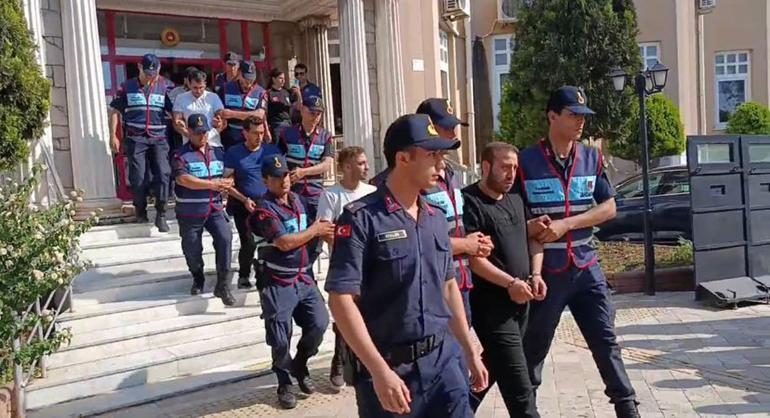 Turistleri taşıyan otobüsün camını kırıp, şoförünü yaralayan 5 şüpheli tutuklandı