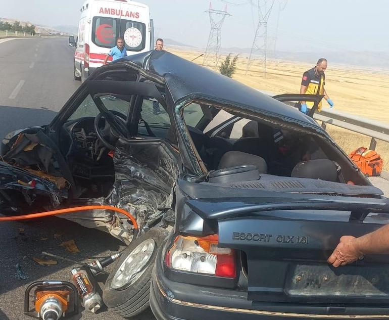 Gaziantepte 2 otomobil çarpıştı: 1 ölü, 1 yaralı