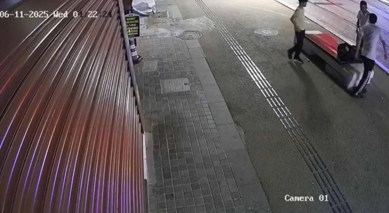 Bankta oturan kişiyi dövüp, parasını gasbetti