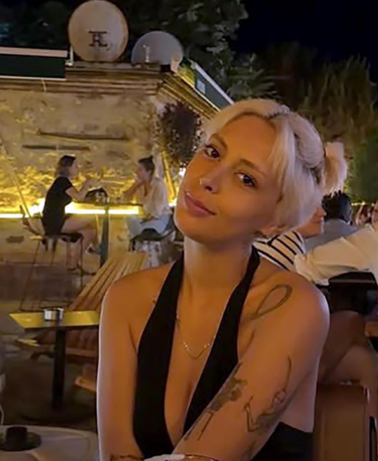 Ağaca çarpan otomobildeki İpek hayatını kaybetti