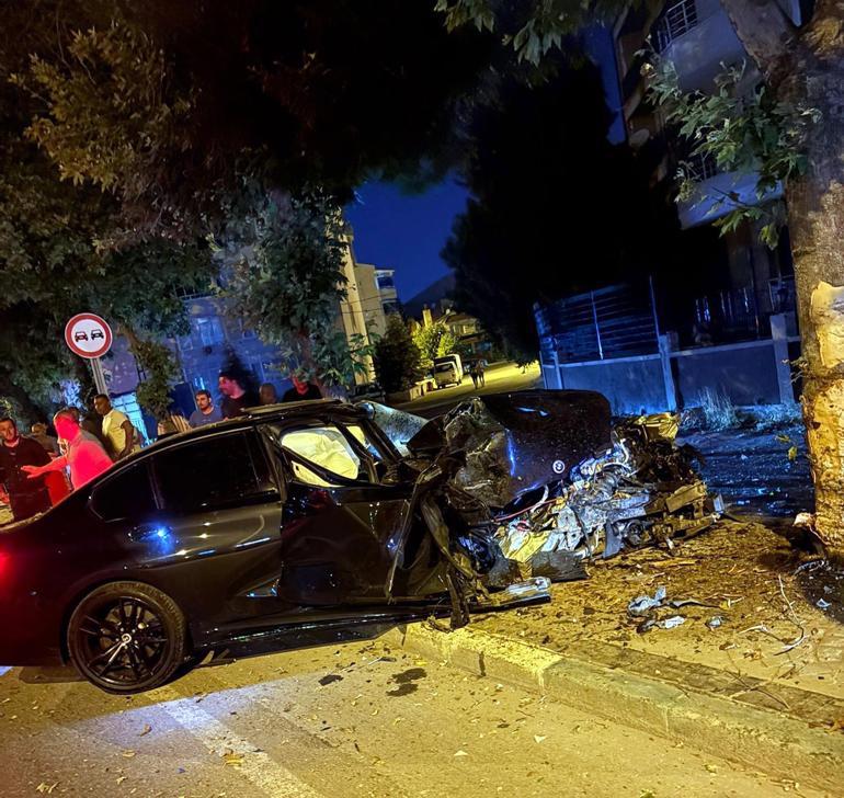 Ağaca çarpan otomobildeki İpek hayatını kaybetti