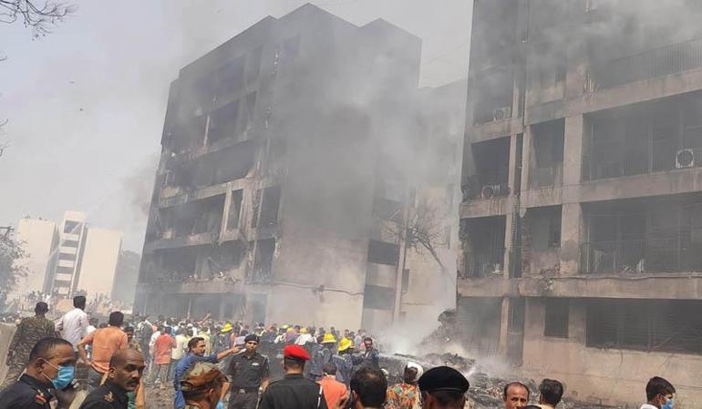 Hindistanda yolcu uçağı düştü