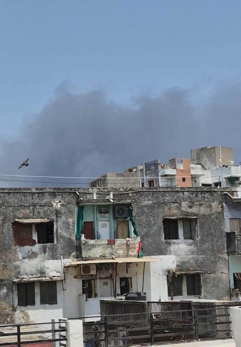 Hindistanda yolcu uçağı düştü