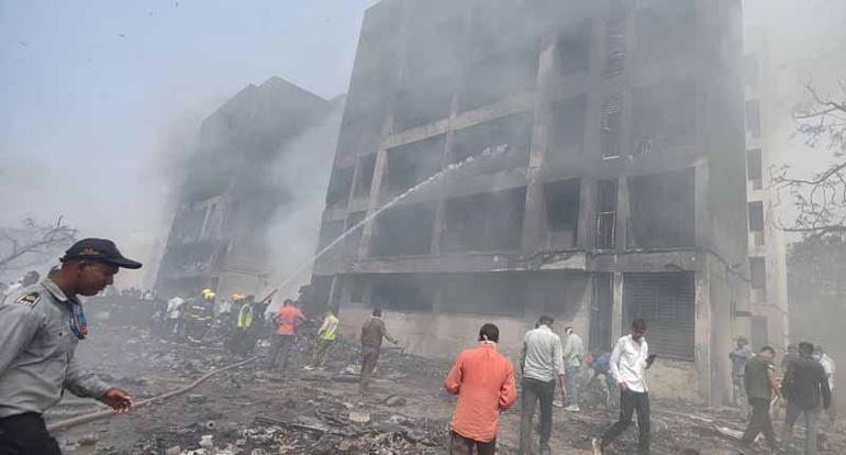 Hindistanda yolcu uçağı düştü