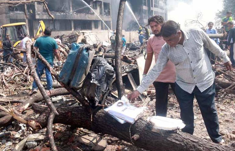 Hindistanda yolcu uçağı düştü