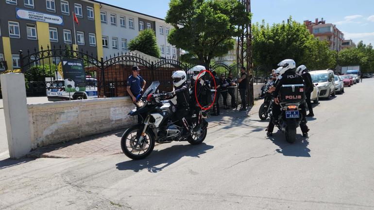 Okulda silahlı saldırıya uğrayan öğretmen öldü