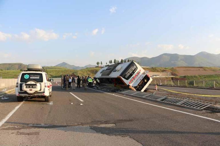 Bingöl’de yan yatan otobüsteki 3 kişi ağır yaralandı