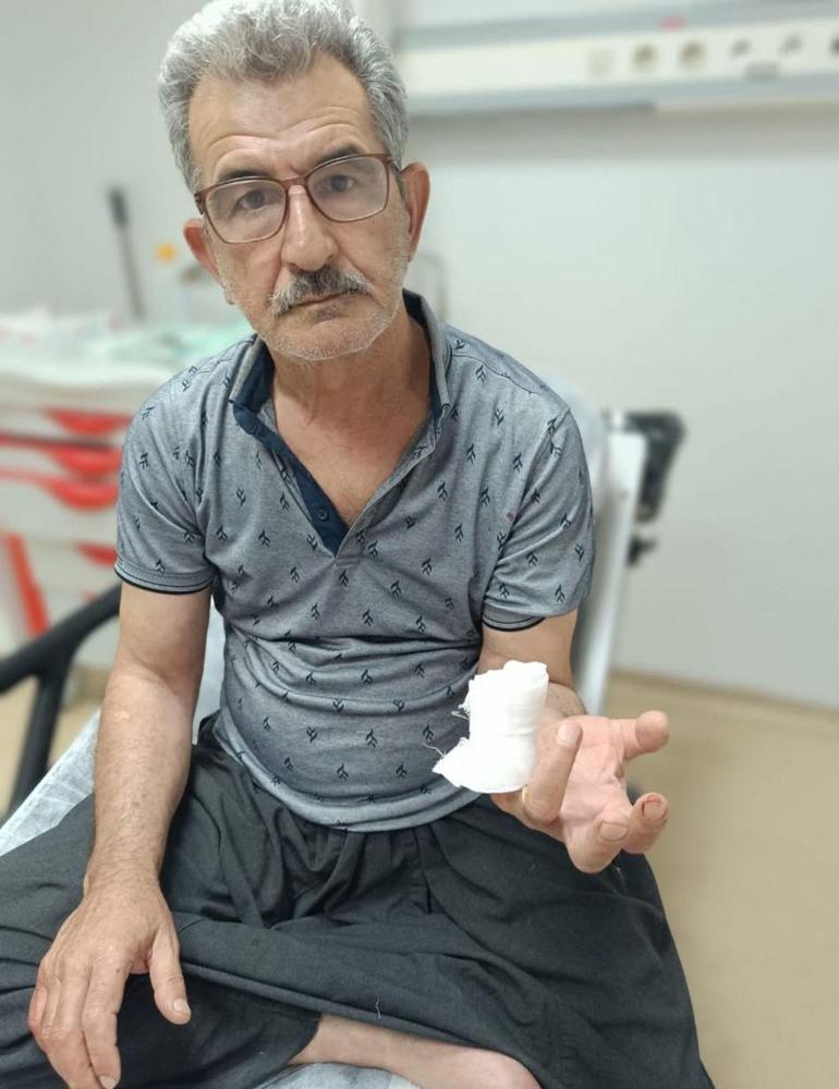 Karpuz keserken parmağını kesti