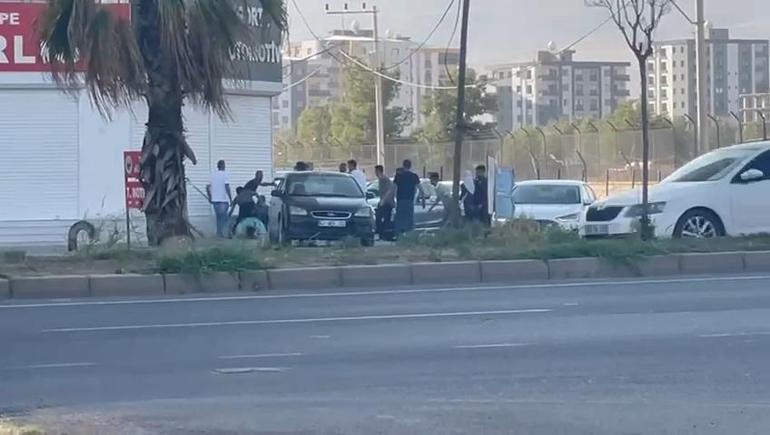 Mardinde 2 grup arasında silah, sopa ve taşlı kavga kamerada; 4 yaralı