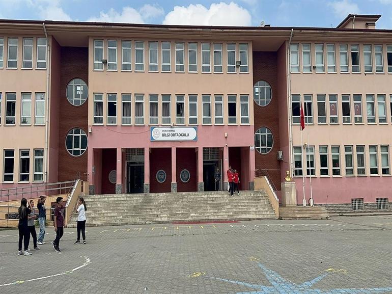 Okul koridorundaki çöpü kutuya atarken görüntülenen öğrenciye tablet hediyesi