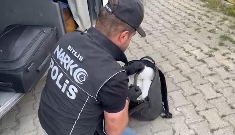 Yolcu valizinden 13 kilo metamfetamin çıktı
