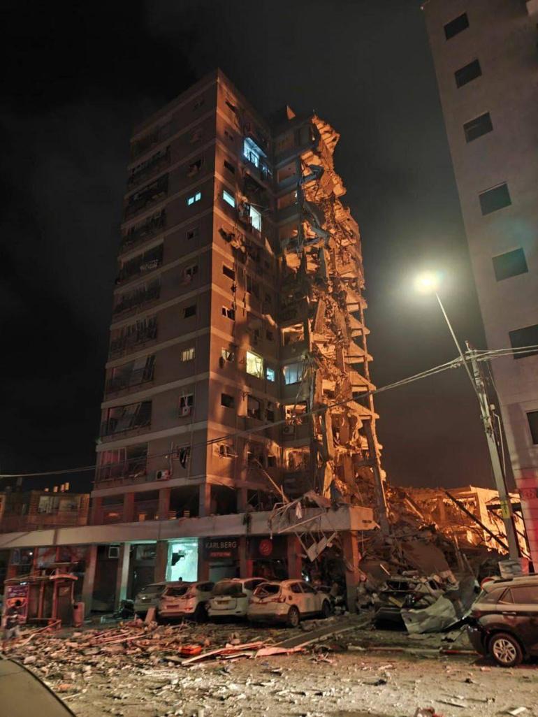 İrandan, İsrail’e peş peşe füze saldırıları; enkaz altında kalanlar var