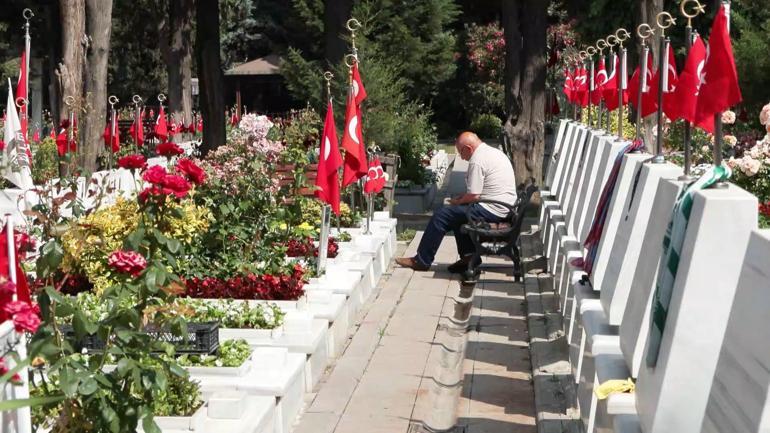 Edirnekapı Şehitliğinde buruk Babalar Günü