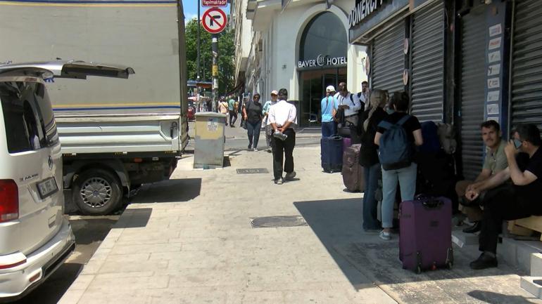 Hava sahası kapanınca İranlılar otobüslerle ülkelerine dönüyor; ek seferler konuldu