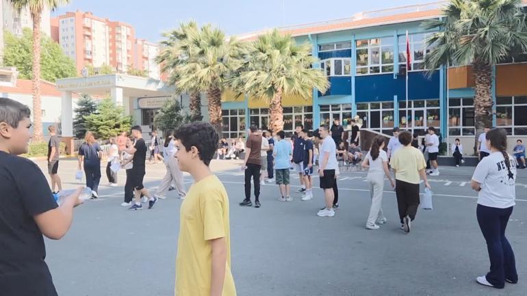 LGS sona erdi; veliler çocuklarını alkışlarla karşıladı