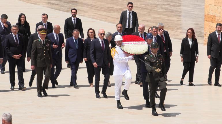 TBMM Başkanı Kurtulmuş, Anıtkabiri ziyaret etti