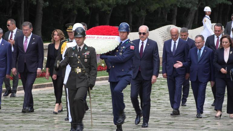 TBMM Başkanı Kurtulmuş, Anıtkabiri ziyaret etti