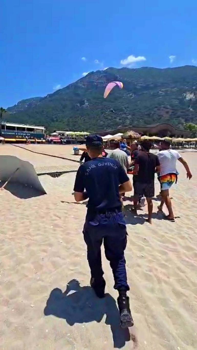 Fethiyede paraşüt denize düştü, pilot yaralandı
