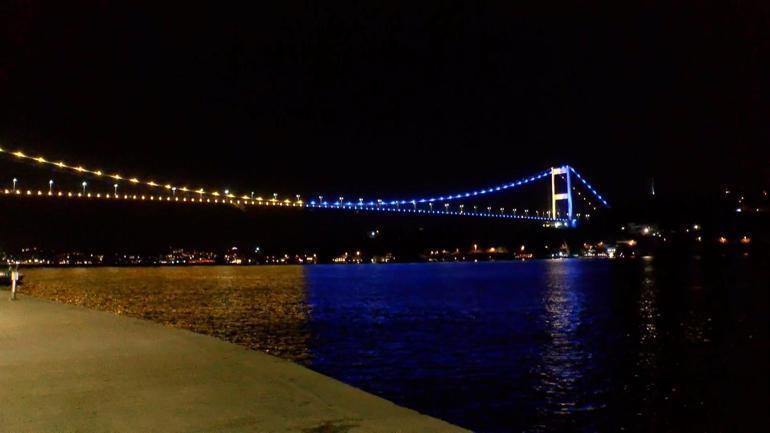 İstanbul Boğazındaki köprüler, şampiyon Fenerbahçenin renkleriyle ışıklandırıldı