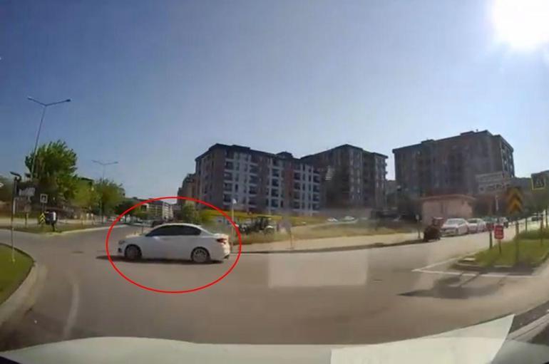Yanlış yoldan otomobiliyle drift atarak döndü; o anlar kamerada