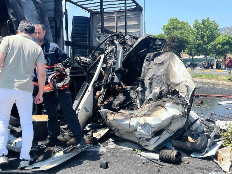 Sakaryada karşı şeride geçen TIR, 2 TIRa çarptı: 1 ölü, 2 yaralı