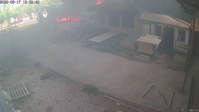 Sakaryada karşı şeride geçen TIR, 2 TIRa çarptı: 1 ölü, 2 yaralı