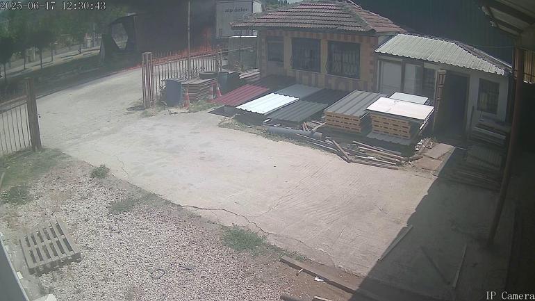 Sakaryada karşı şeride geçen TIR, 2 TIRa çarptı: 1 ölü, 2 yaralı