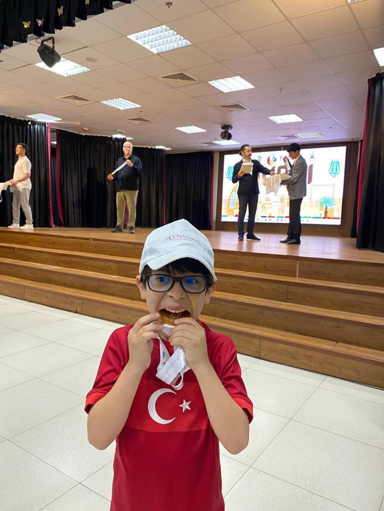 6 yaşındaki Tuna, matematikte dünya şampiyonu oldu