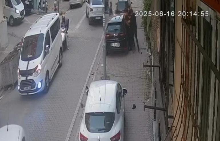 Esenyurtta yol verme tartışmasını ayırmak isterken göğsünden bıçaklandı; sürücüler yakalandı