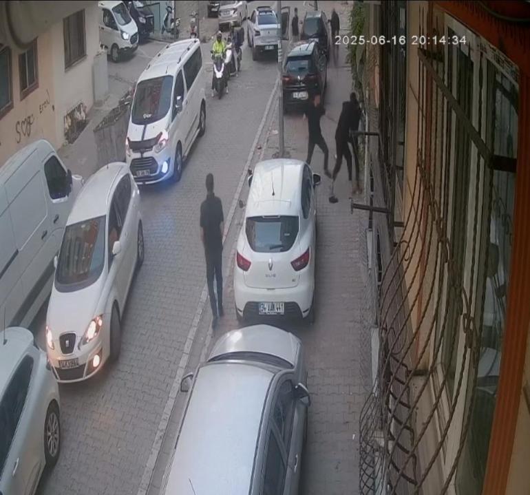 Esenyurtta yol verme tartışmasını ayırmak isterken göğsünden bıçaklandı; sürücüler yakalandı