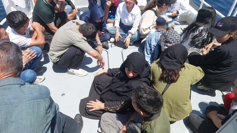 Yelkenli teknede 52 kaçak göçmen ile 2 organizatör yakalandı