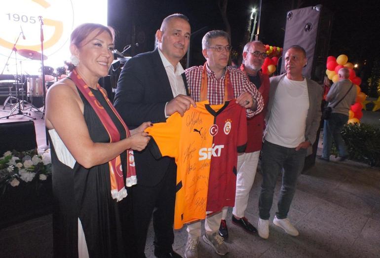 Bandırmada çifte kupalı Galatasaray Balosu