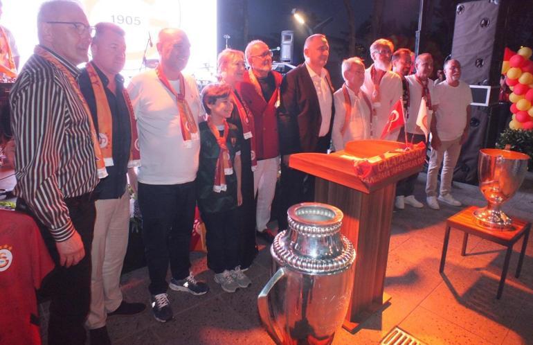 Bandırmada çifte kupalı Galatasaray Balosu
