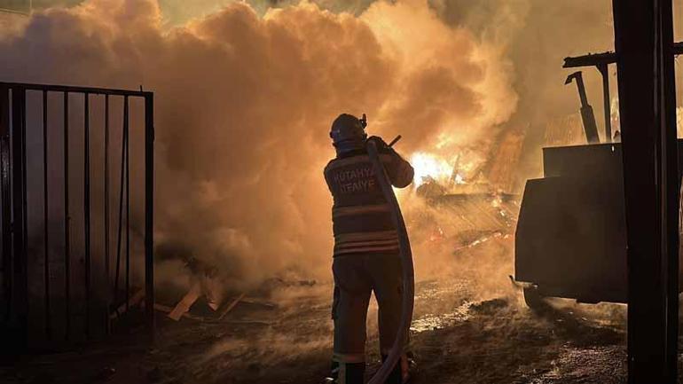 Tahta palet atölyesindeki yangın söndürüldü