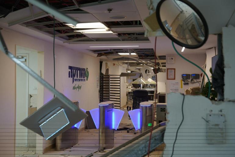 İrandan İsraile balistik füze saldırısı; hastane ile borsa binasında patlama ve yıkım meydana geldi