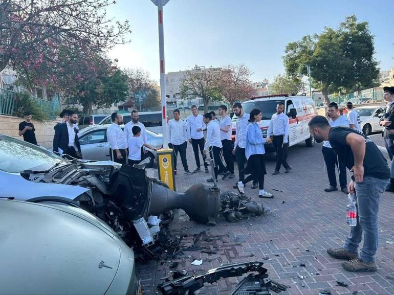 İrandan İsraile balistik füze saldırısı; hastane ile borsa binasında patlama ve yıkım meydana geldi