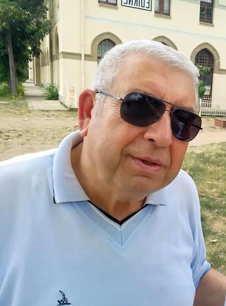 Çatı katındaki dairesinde ölü bulundu, vinçle alındı