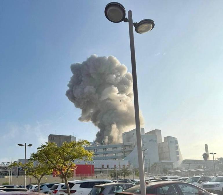 İrandan İsraile balistik füze saldırısı; hastane ile borsa binasında patlama ve yıkım meydana geldi