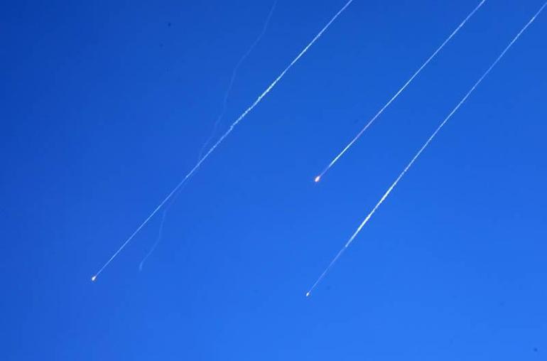 İrandan İsraile füze saldırısı başladı