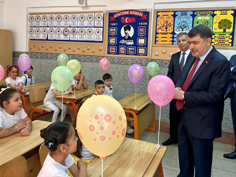 Ankarada öğrencilerin karne heyecanı