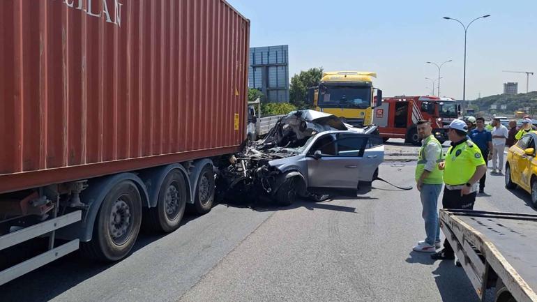 Sancaktepe TEM Otoyolunda zincirleme kaza: 2 yaralı