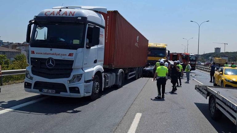 Sancaktepe TEM Otoyolunda zincirleme kaza: 2 yaralı
