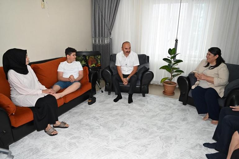Kanser hastası Muhammed’in evinde karne töreni; Galatasaraylı futbolcularla tanışmak istiyor